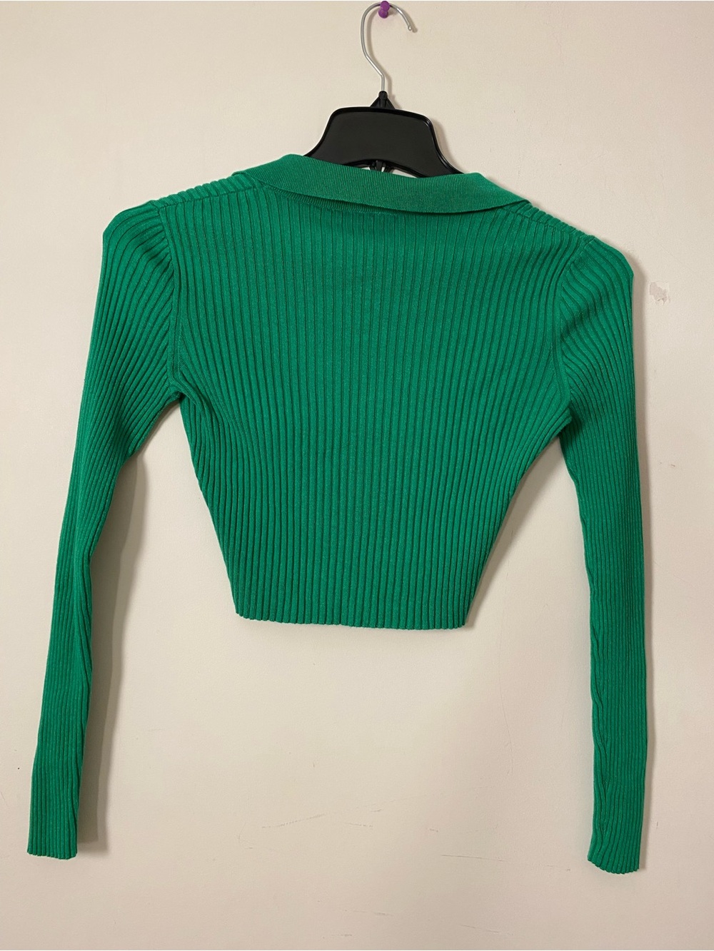 Green Ribbed V-Neck Collared Crop Top - Picture 5 of 5